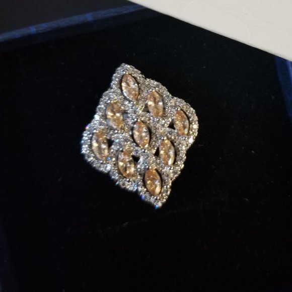 Swarovski Elements  Marquise Yellow stone Ring Women's size 7 - Picture 6 of 11